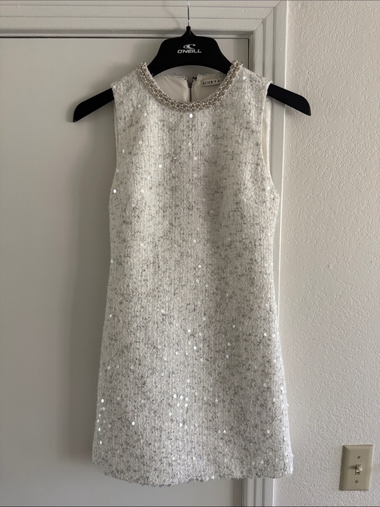 Alice + Olivia Dresses & Skirts - Alice + Olivia Ivory Sequin Tweed Sleeveless Shift Dress